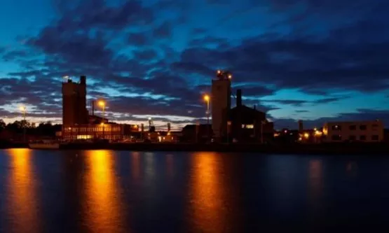 Factory FOAMGLAS Belgium by night